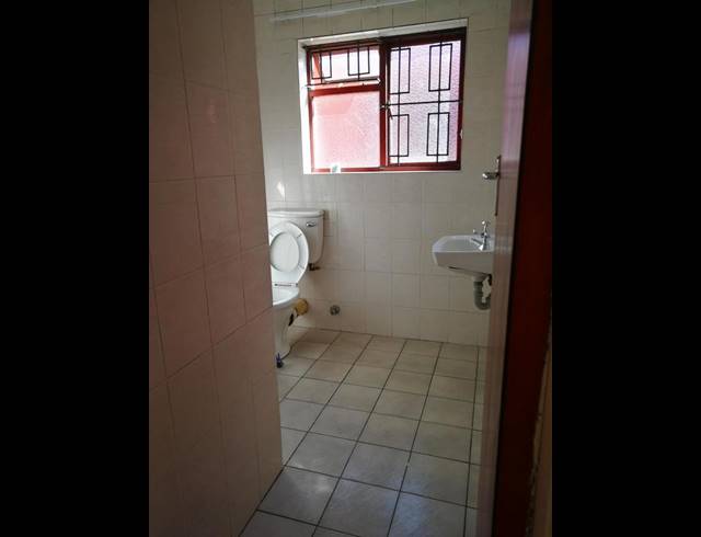 2 BEDROOM PROPERTY TO RENT IN GRASSY PARK